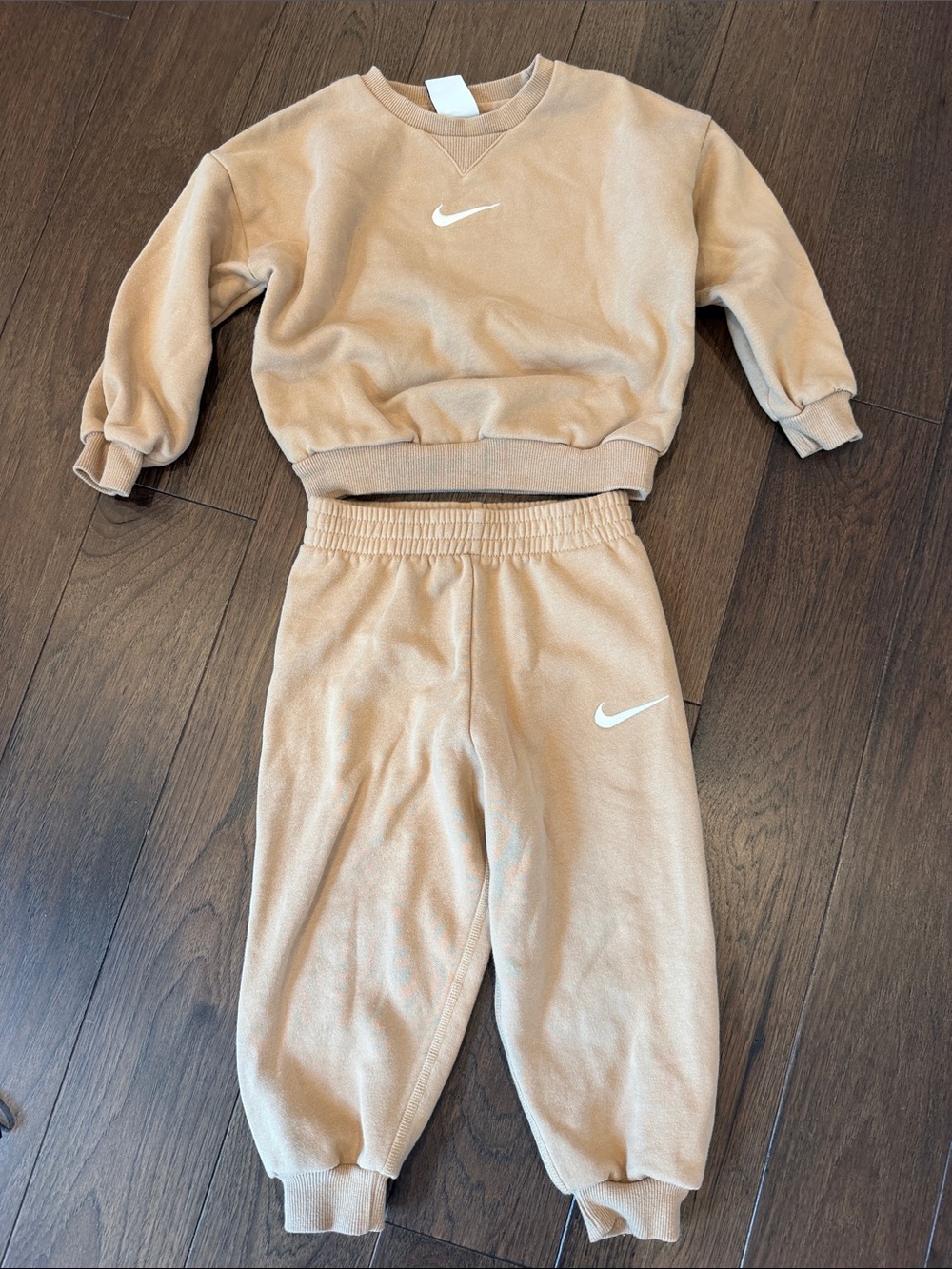Nike Kids Tan Crewneck Sweatshirt & Joggers Set Size 4T - C39-208